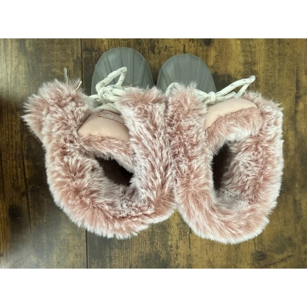 London Fog Insulated Snow‎ Boots With Fur ~ Toddler Size 6 ~ Pink & Gray